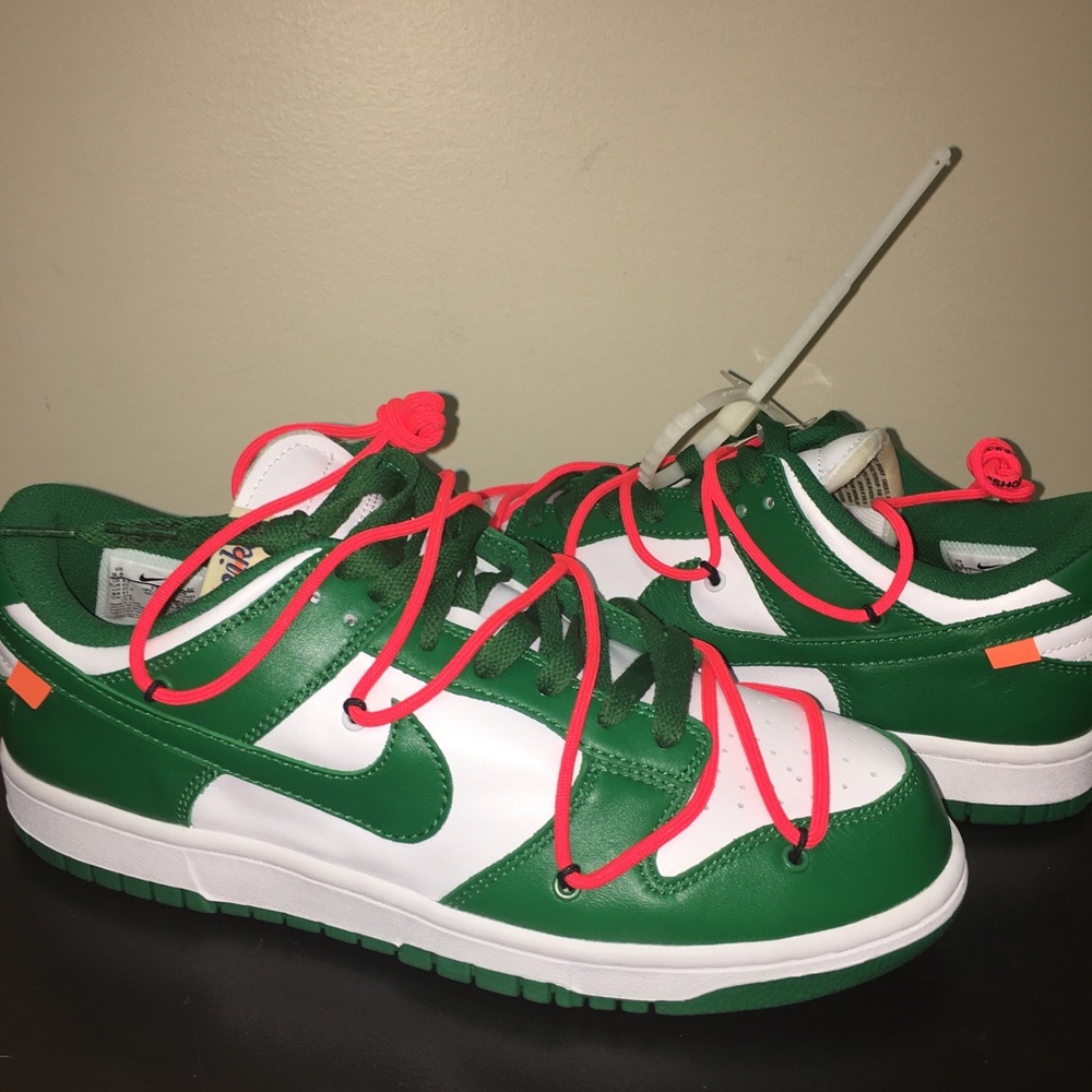 UA Nike dunk off white Sz 9.5